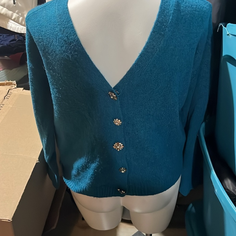 Cece sexy vneck back sweater with gorgeous buttons - Picture 2 of 7